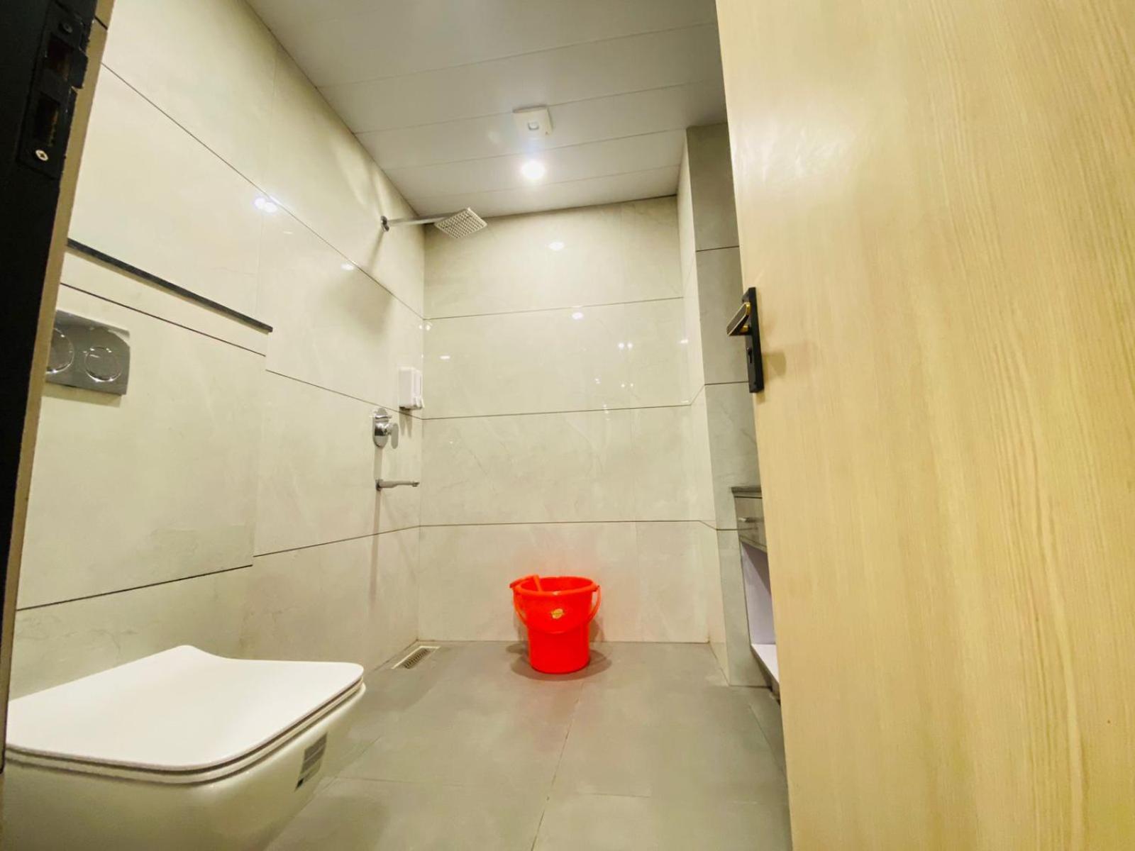 Hotel Holiday Grand Greater Noida Bagian luar foto