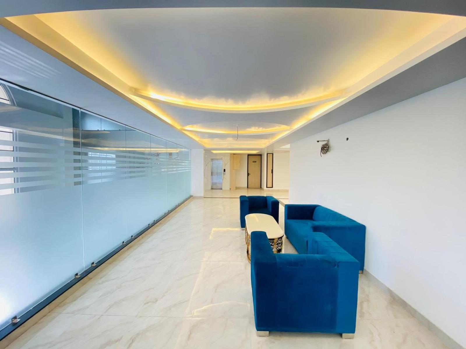 Hotel Holiday Grand Greater Noida Bagian luar foto