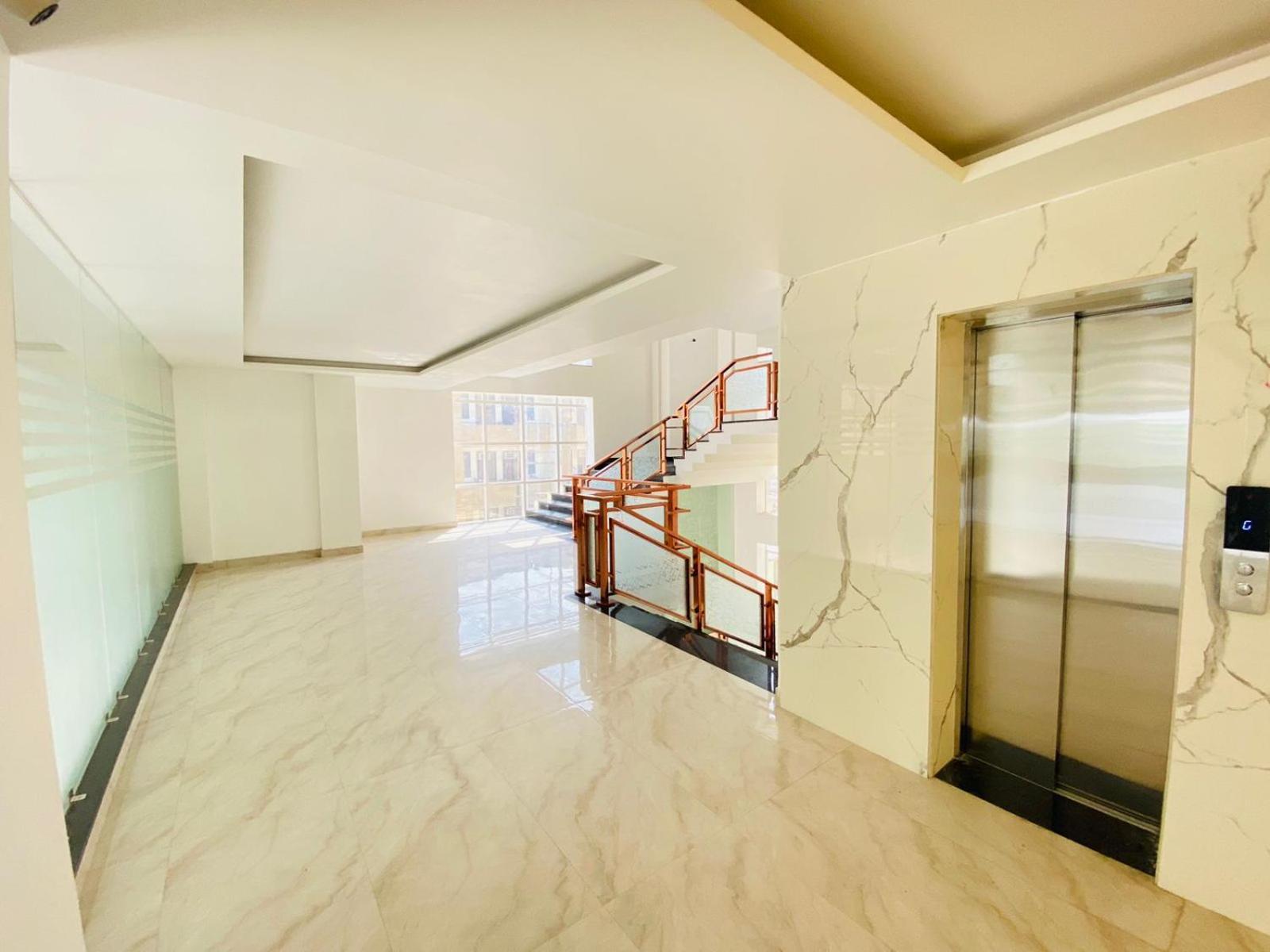 Hotel Holiday Grand Greater Noida Bagian luar foto