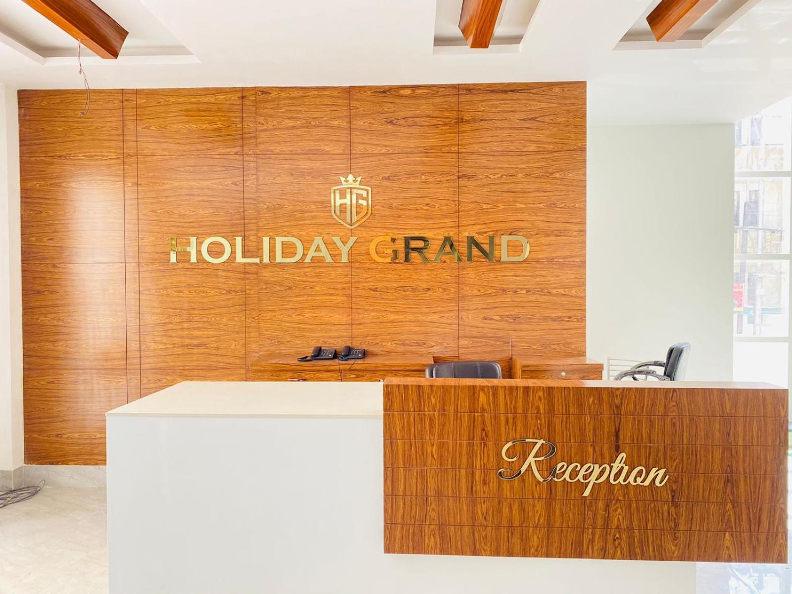 Hotel Holiday Grand Greater Noida Bagian luar foto